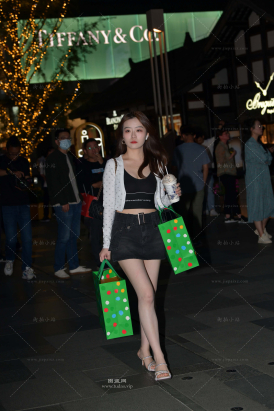 逛街购物的美腿小姐姐