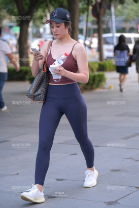 【街拍之魂赛帖】性感蓝色紧身