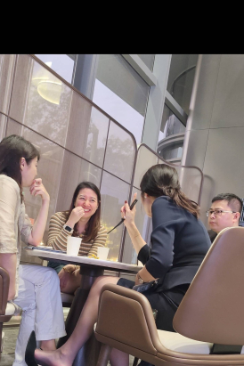 4K视频罕见售楼经理在工作黑丝高跟挑鞋真实震撼