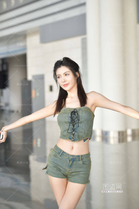 牛仔热裤套装小姐姐-小雪花