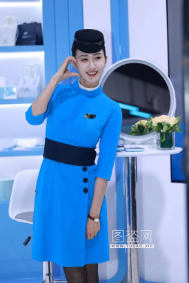 厦航高颜值美女乘务长黑丝长裙制服穿搭