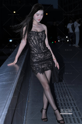 蕾丝包臀短裙黑丝美女