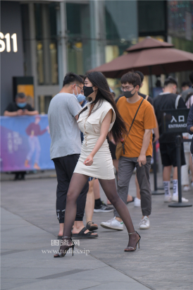 编码1920黑丝美腿包臀裙