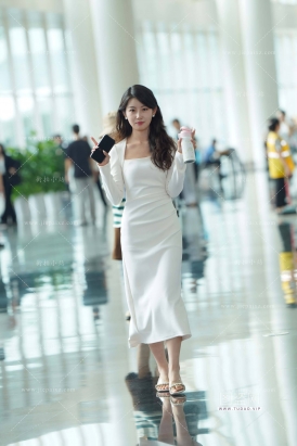 白裙小姐姐