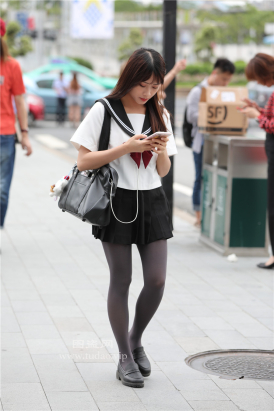 编码1960灰丝JK小姐姐