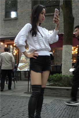 4K 街拍美腿性感姐妹拍照 [1.15 GB]