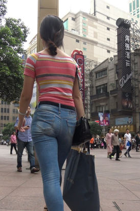 4K - 街拍极品气质牛仔高跟美女 2 [1.03 GB]