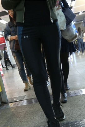 4K-超级紧身运动裤街拍美颜漂亮美女姐姐 [1.30 GB]