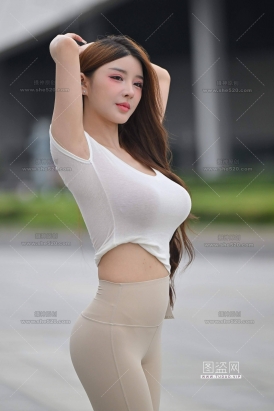 熙熙酱肤色紧身333√T内脚板底尽露～➕4k视频
