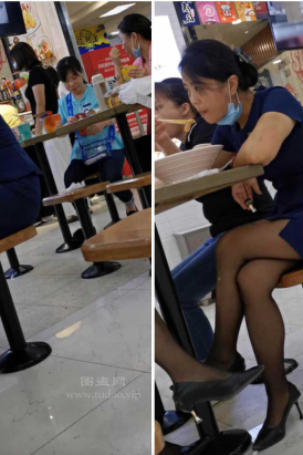 珠宝店制服黑丝女销售午餐丝腿近拍[747M]