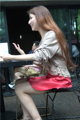 4K - 极品气质红色连衣裙街拍美腿气质美女第二集[1.18 GB]