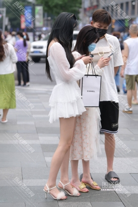 【J5586】白皙美腿女生