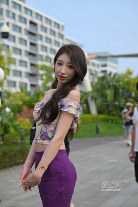 紫罗兰裹胸锁骨美人-小乐