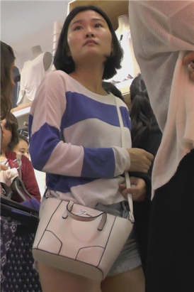 街拍买衣服的短发热裤美臀美女 [1.46 GB]