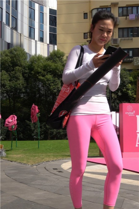 4k-超性感粉色紧身瑜伽裤曼妙身材女神第二集 [1.17 GB]