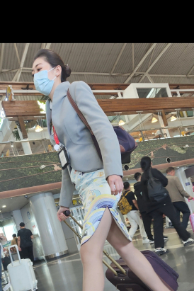 4K视频海航空姐灰si旗袍高跟大长腿走路太美了