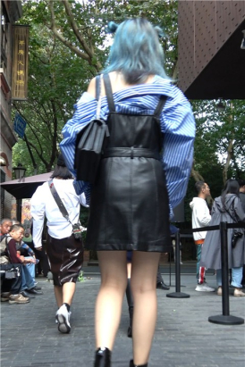 美腿皮裙美女 [937 MB/MP4]