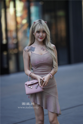 编码2076美背小姐姐