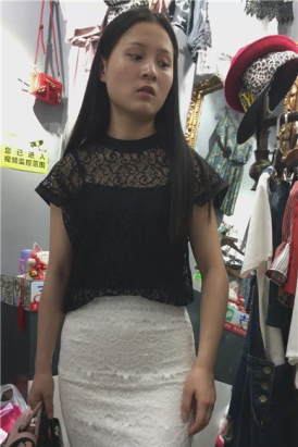 跟着极品翘臀性感少妇逛服装店 [1.57 GB]