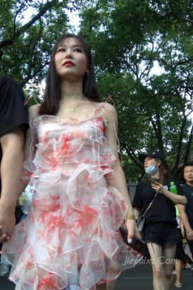 4K - 美裙女友 [1.44 GB/MP4]