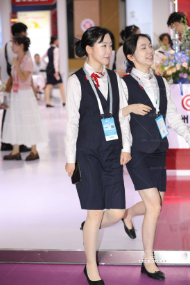 某银行轻熟职员肉丝细高跟制服【套图✚4K视频】