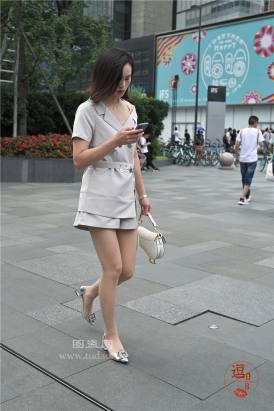 编码0400灰色短裤肉丝美腿