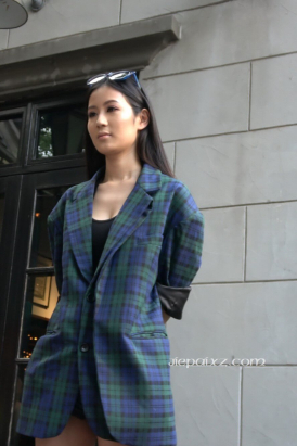 4K - 性感高挑街拍热裤长腿高跟美女 [1.26 GB/MP4]