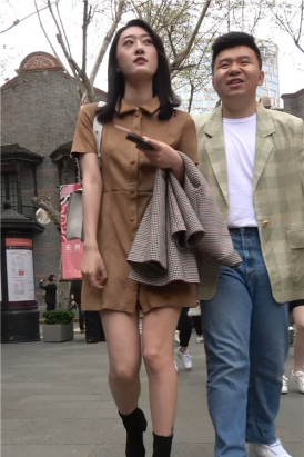 御姐范大长腿街拍美女