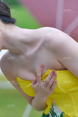 花裹胸长裙美女 2024-10-26-47