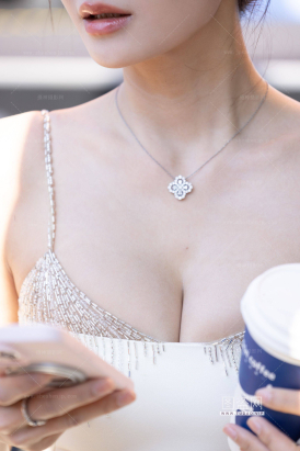 LB053-168P 上海时装周-身材好到爆炸的瑞幸美胸少妇