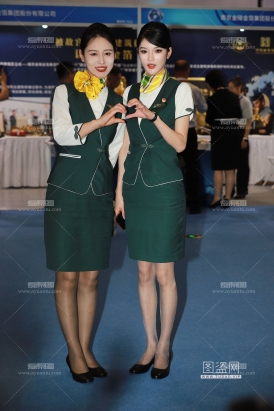 春秋航空两位空姐