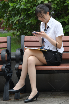 2468-45=83√看得出穿了丝袜吗