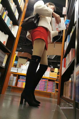 心灵街拍第12期 红裙长靴