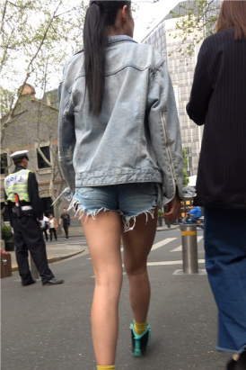 4k-街拍超短高腰热裤牛仔外套大美女 [1.74 GB]