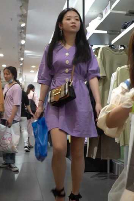 【YZWCD】YC074紫色连衣裙美女肉丝白内！