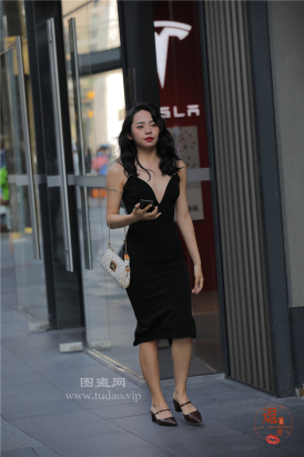 编码2529紧身包臀裙长美胸美背