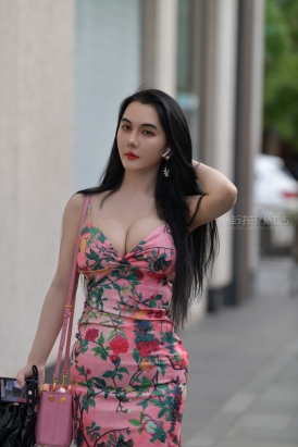 波涛汹涌的长裙美女 【套图+视频】