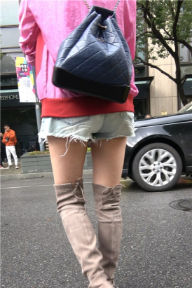 4K - 修长美腿街拍热裤高挑气质女神 [1.14 GB]