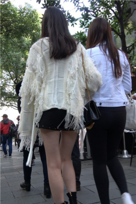 4k-街拍整容脸热裤美女约闺蜜喝下午茶 [1.77 GB]