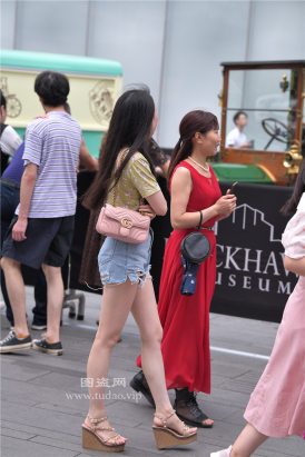 编码2058蓝色牛仔热裤美腿