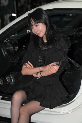 SH26-30-128√改装车-纤细美腿-黑丝小姐姐