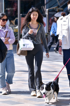 ★长发紧身裤美女