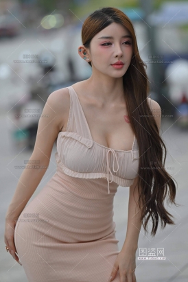 熙熙酱肤色吊带裙298√光脚丫脚板底➕8k视频