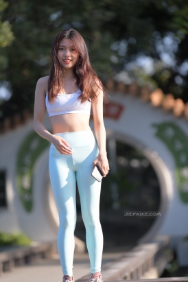 红石街拍作品★浅蓝色瑜伽裤女孩 【套图+视频】