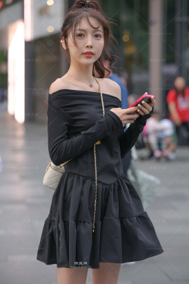 搭讪甜美的短裙小仙女