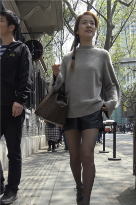 4K 街拍性感黑丝美腿成熟美女 [874 MB]