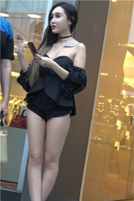 4k-打扮时尚性感丰满美女，一张网红脸 [3.01 GB]