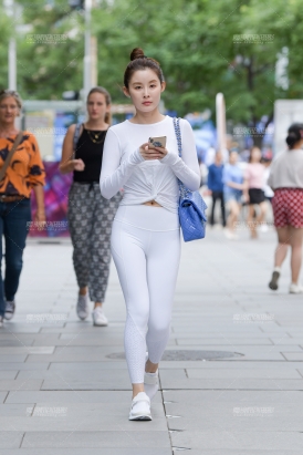 【赛德克赛帖】精致的白色瑜珈裤美女