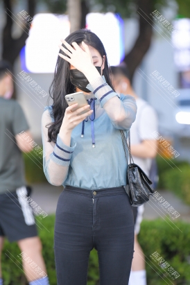 【J0482】黑色紧牛美女