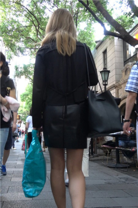 4K 超性感皮裙街拍美腿大美女 [1.39 GB]